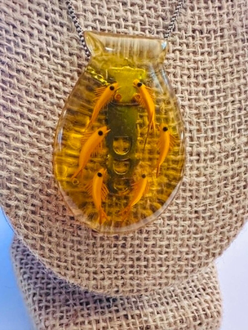 VINTAGE 1940's BAKELITE REVERSE CARVED APPLE JUICE FISHBOWL Necklace - Picture 3 of 7